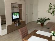 Eladó Siófokon egy 58 m2-es 1. emeleti nappali+2 szobás tégla lakás