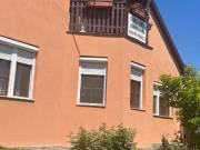 Családi házas övezetben 1,5 szobás különálló lakrész számlaképesen kiadó!