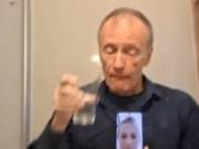 Valamit valamieert